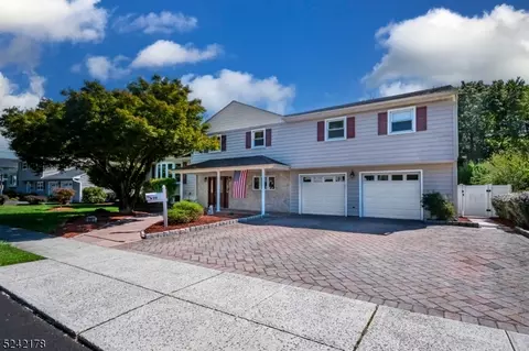 29 Honeyman Dr, Roxbury Twp, NJ 07876