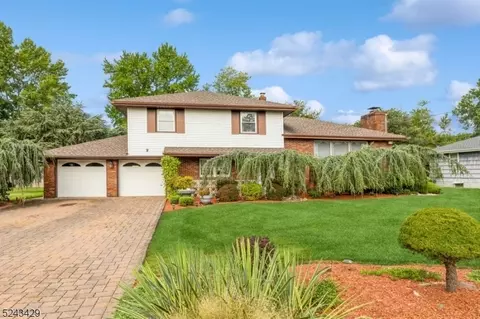 7 Knoll Rd, Fairfield, NJ 07004