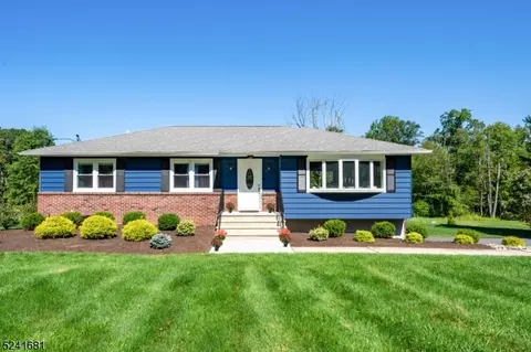13 Lawrence Rd, Randolph, NJ 07869
