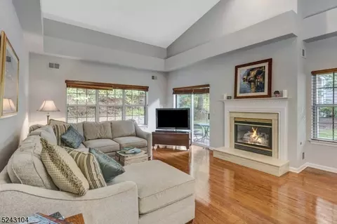 10 Four Oaks Rd, Bedminster, NJ 07921