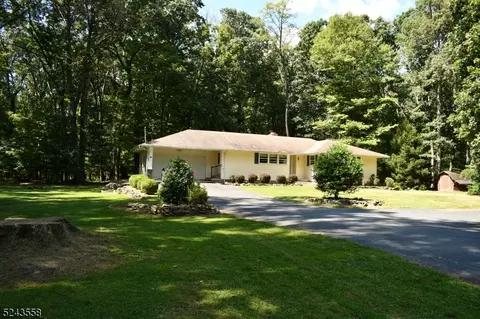 64 Johanna Farms Rd, Raritan Twp, NJ 08551