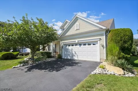 437 Crossfields Ln, Franklin Twp, NJ 08873