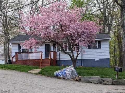 334 Dupont Ave, Hopatcong, NJ 07843