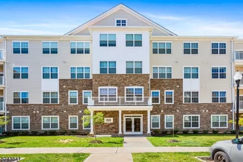 627 Lorhan Dr, Piscataway, NJ 08854