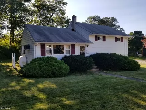 85 Amendola Dr, Netcong, NJ 07857