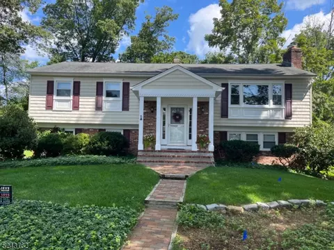 12 Berry Ln, Randolph, NJ 07869