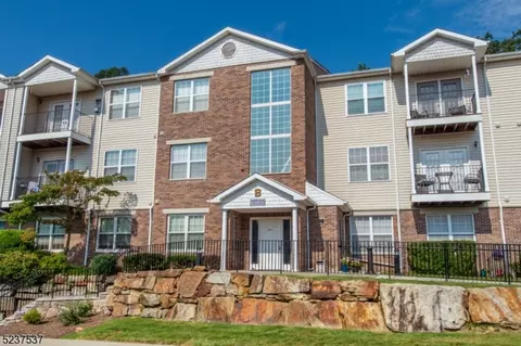 19 Mountainview Ct, Riverdale, NJ 07457