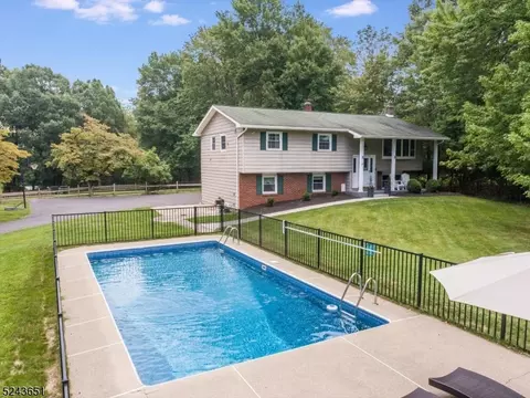 102 Walnut Valley Rd, Blairstown Twp, NJ 07832