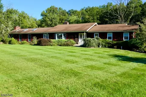8 Edgewood Ct, Parsippany-troy Hills Twp, NJ 07054