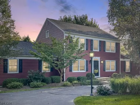 10 Bernard Ct, Lebanon, NJ 08833