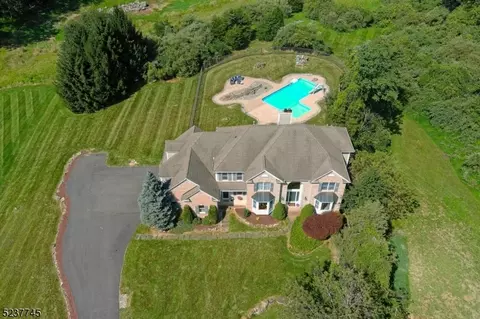 14 Green Farms Rd, Green Twp, NJ 07821