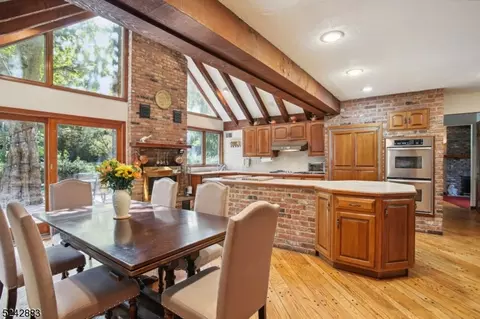 8 Wilshire Run, Scotch Plains, NJ 07076