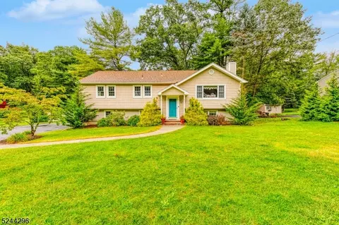 105 Vreeland Rd, West Milford, NJ 07480