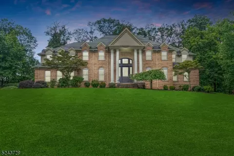 2 Caruso Ct, Bridgewater, NJ 08807