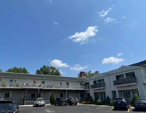 42 Willow Wood Sq #42, East Rutherford, NJ 07073
