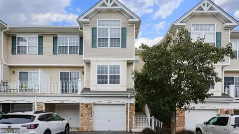 1044 Shadowlawn Dr, Green Brook, NJ 08812