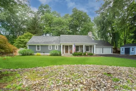 14 Brentwood Dr, Morris Plains, NJ 07950
