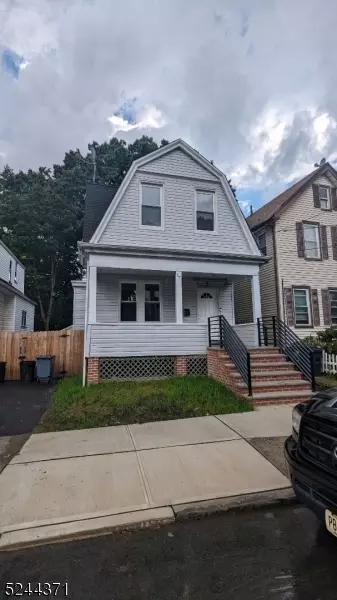 37 Cummings St, Irvington, NJ 07111