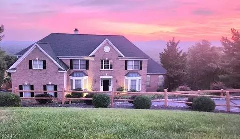 22 Vizcaya Ct, Wayne, NJ 07470