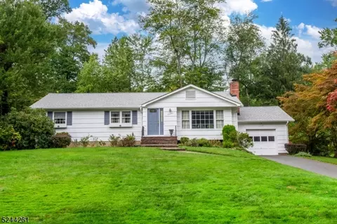 17 Kenneth Rd, Morris Plains, NJ 07950