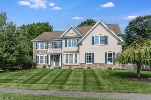 18 Shadow Hill Way, Hackettstown, NJ 07840