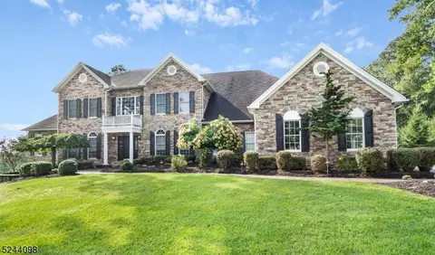 23 Sovereign Dr, Mount Olive, NJ 07836