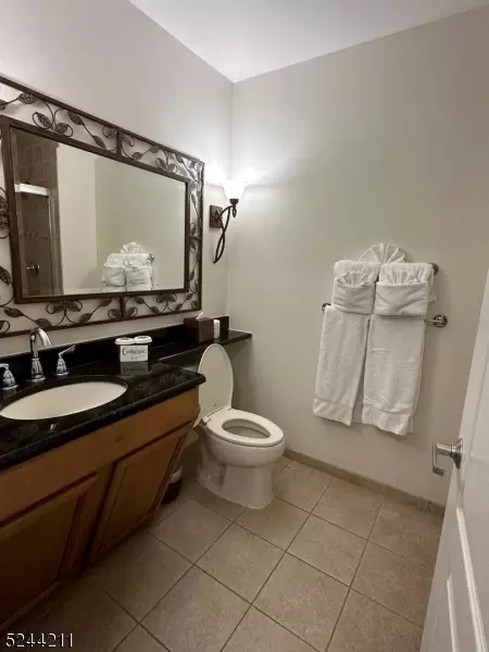 2 Chamonix Dr UNIT 321, Vernon, NJ 07462
