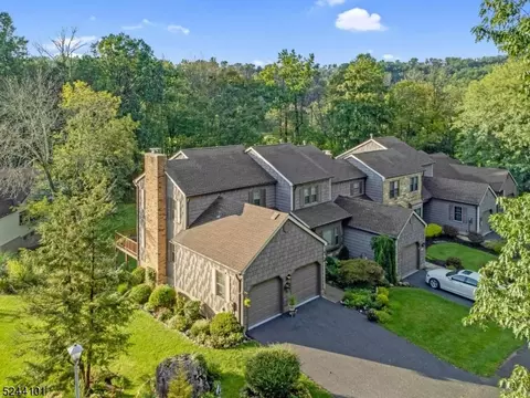 122 Goldfinch Mdws, Hackettstown, NJ 07840