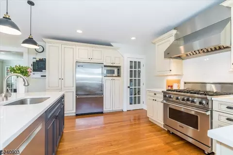 29 Laurel Pl, Montclair, NJ 07043 photo 15