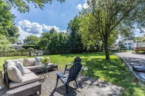 29 Laurel Pl, Montclair, NJ 07043 photo 4
