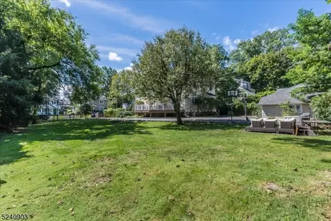 29 Laurel Pl, Montclair, NJ 07043 photo 2
