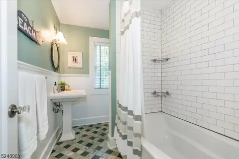 29 Laurel Pl, Montclair, NJ 07043 photo 24