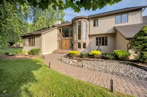 6 Starrett Ct, Sparta, NJ 07871