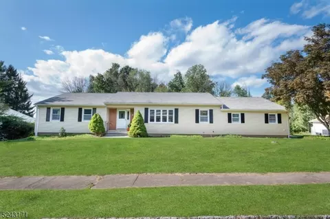 19 Aldersgate Cir, Mount Olive, NJ 07828