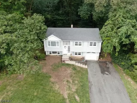 16 Paderewski Rd, Jefferson, NJ 07438