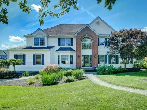 3 Cooper Dr, Roxbury Twp, NJ 07852