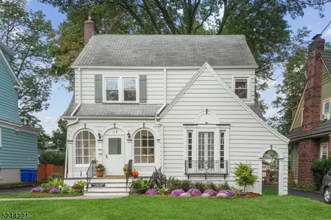 17 Burroughs Way, Maplewood, NJ 07040