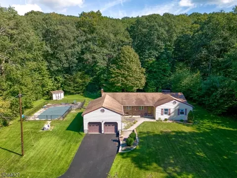 2 Deer Trail Lake Rd, Hardyston, NJ 07460