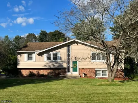 26 Tyler St, Sparta, NJ 07871