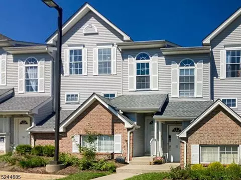 21 Victory Ct, Dover, NJ 07801