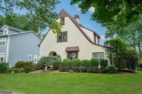 11 Iris Rd, Summit, NJ 07901