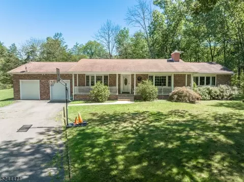 10 Matheson Rd, Tewksbury, NJ 08889