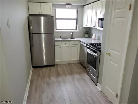 602 Nottingham Way, Flemington, NJ 08822