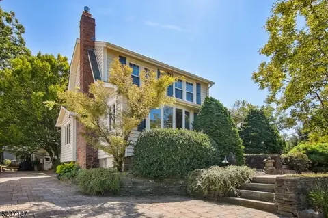 162 Beaufort Ave, Livingston, NJ 07039