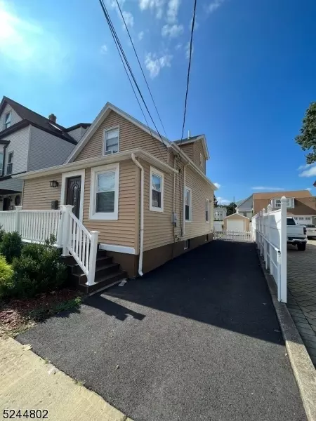 61 Zabriskie St, Haledon, NJ 07508
