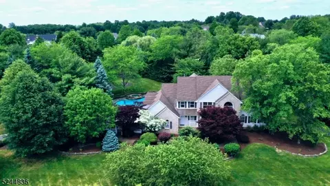 2 Bell Ct, Chester, NJ 07930