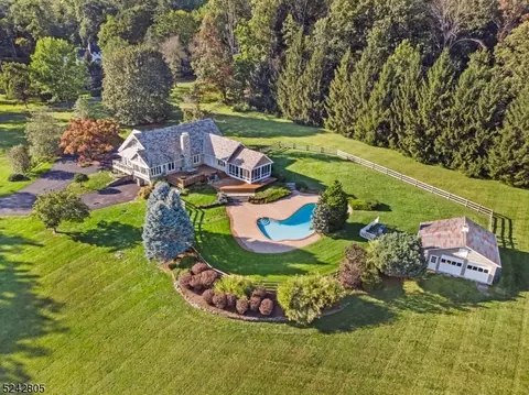 35 Schoolhouse Ln, Morristown, NJ 07960