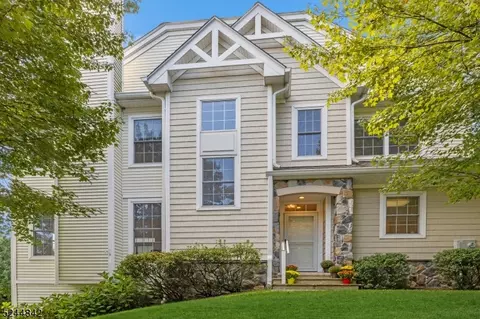2 Cobblestone Ct, Oakland, NJ 07436