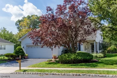 12 Brewster Ct, Pennington, NJ 08534