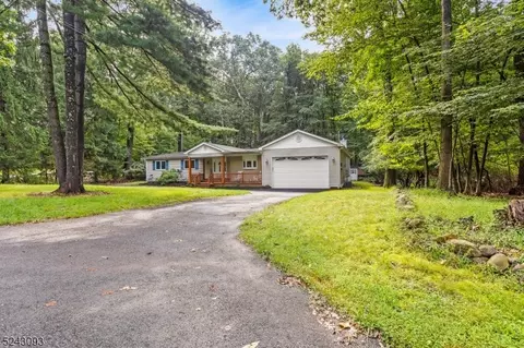 19 Tarn Dr, Morris Plains, NJ 07950